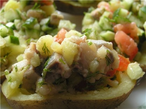 Картофельные лодочки с салатом из селедки и овощей Запеченная картошка, фаршированная сыром Картошк... - 2