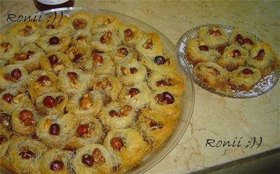 Вот как готовые "Ош аль-асфур" выглядят у Ронии