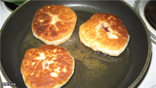 А вот и БЕЛЯШИ и пирожки с джемом - 7