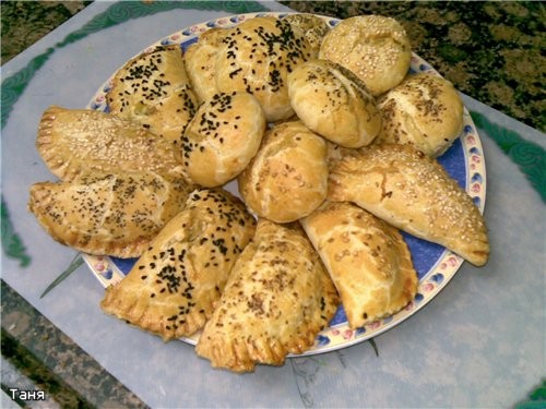 Пирожки и булочки с баклажаном и сыром