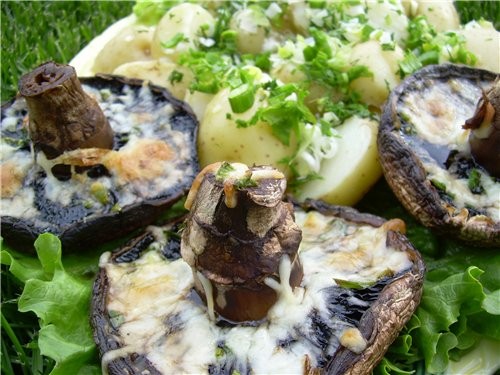 Молодая картошка с Укропом Молодым Чесночком И печеные на гриле Грибы Портабеллo Клубничные кексы - 2