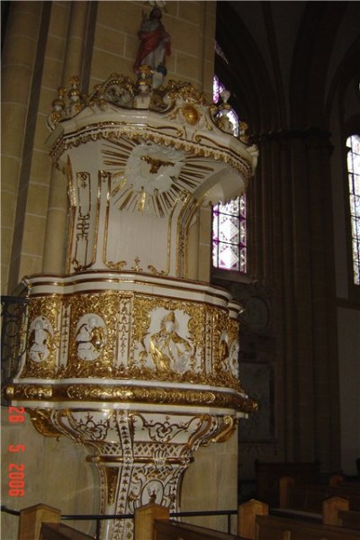 и заходили в "Paderborner Dom" вот только фотки мутноватые какие то получились - там везде темно бы... - 2