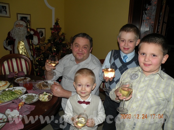Салатик из курочки и риса с ананасем Девочки ,ну а на десерт пекла маковец и тирамиссу на пряничных... - 4