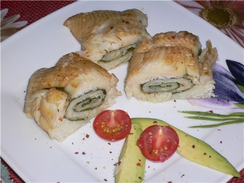 Рыбный рулет(оч вкусно получилось) Курабье--забыла ягодки положить и темп маленькую дала, онинемног...
