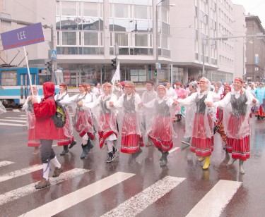А у нас сейчас идет Певческий праздник