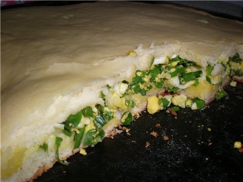 Пирог с луком и яйцом