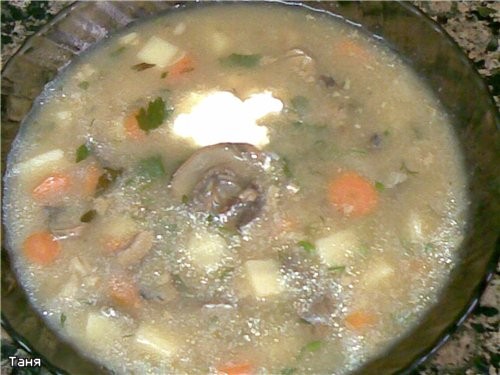 Суп грибной с перловой крупой Куриные окорочка фаршированные мацой и орехами Мясо "французское" по-...