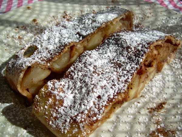 РУЛЕТ ЯБЛОЧНЫЙ С КОРИЦЕЙ