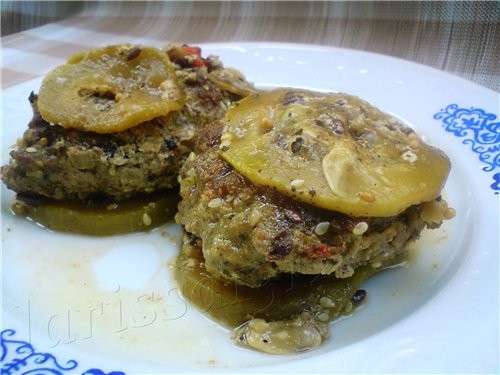 ЗАПЕЧЁНЫЕ СОЧНЫЕ КОТЛЕТКИ С КАБАЧКОМ 600 г мясного фарша (у меня смесь говядина/телятина) 0,5 ч - 2