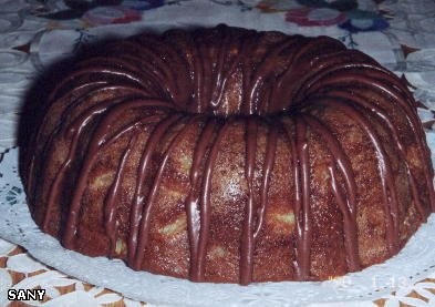 ЯБЛОЧНЫЙ КЕКС Баночка сгущенки (не вареной) 400г 4 яйца 0,5 стакана сахара 200г растопленного и нем...