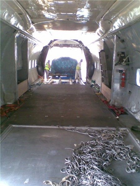 Наташ, на грузовом (АН-12), вот фотки погрузки как раз: Это в брюхе самолета, вид изнутри так сказа... - 3