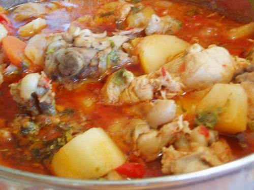 Собралась я потушить курицу с картошкой
