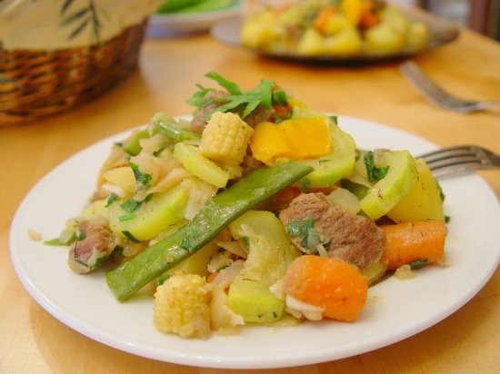 Такое мясо с овощами я сегодня потушила