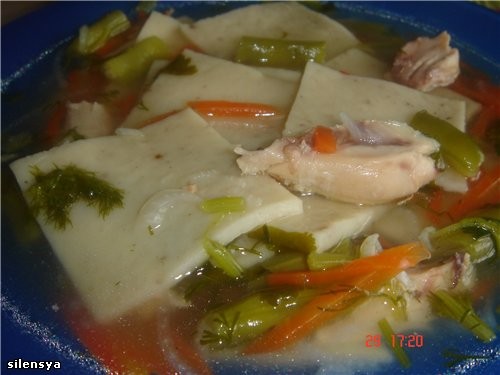 Девочки, присоединяюсь к вашим вкусным блюдам: "Куриный суп с лапшой в азиатском стиле" из журнала...