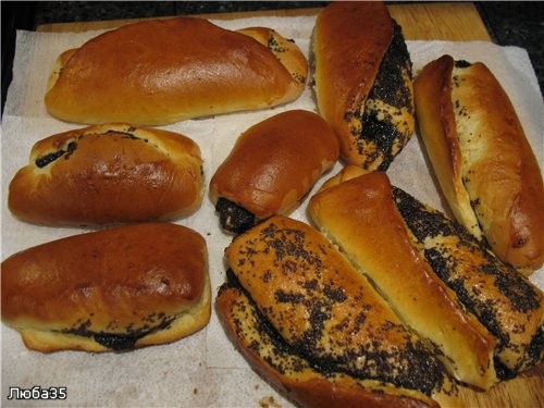 Ватрушки с творогом и черносливом, и мини рулетики с маком - 2