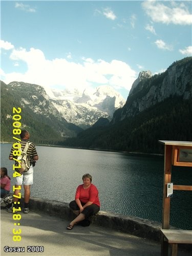 эти горы называются Dachstein, а озеро Gosausee - 2