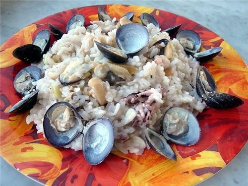 А у нас сегодня на обед ризотто с морепродуктами, проба пера так сказать