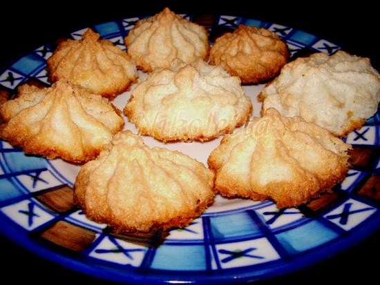 Девочки,может кто делал,очень вкусные и нежнейшие пуговки к чаю,кофе