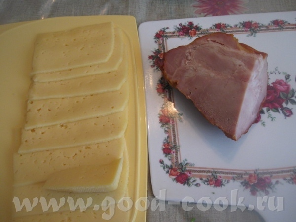 Нашелся кусок свиной шеи и сыр ( к сожалению, уже нарезанный)