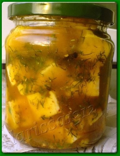 МАРИНОВАННЫЙ СЫР Понадобится на 0,5 л баночку: 300 г сыра (у меня смесь "Адыгейского" и "Сметанково...