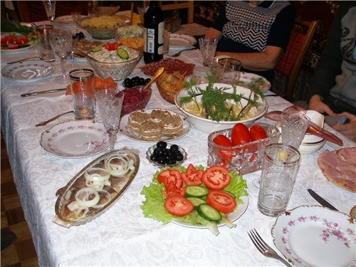 На день рождения мамы делала салатики