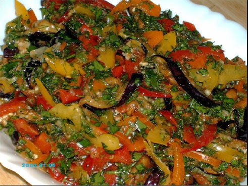 , вот этот вкуснющий, сочный салат я сделала по рецепту Олеси-Кириешки из еврейской кухни