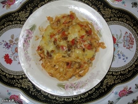 5. Ставим в духовку.Когда сыр подрумянится- блюдо готово. А это макароны на тарелке, но специально... - 3