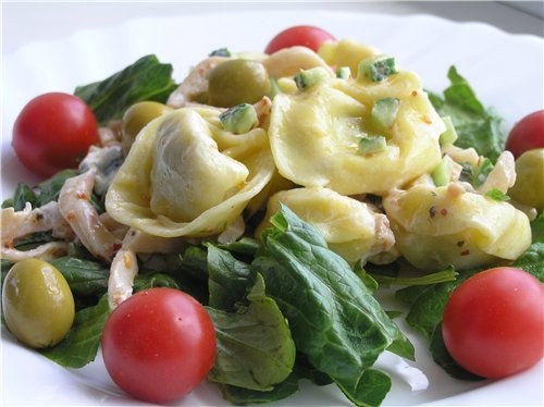 Cалат из тортеллини Очень легкий и вкусный салатик