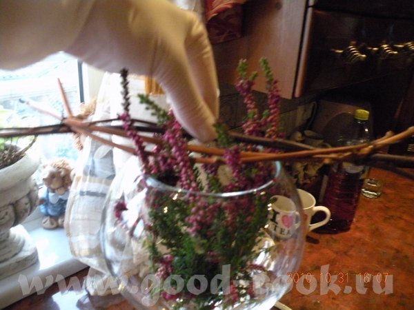 Срезав немного веток кустарника,которые изменяют свой цвет на осень,цветочков и веточек с яблоками... - 5
