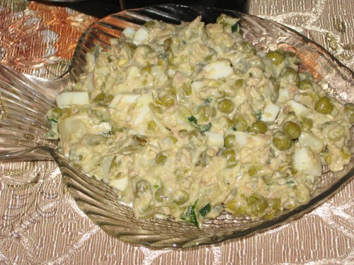 Салат "Необыкновено-вкусный" Салат придуман моим братом, большим любителем тунца