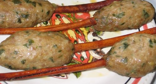 Кебабчики из куриной грудки на палочках корицы (от с кукинга, словами автора) 800 гр фарша из курин... - 4