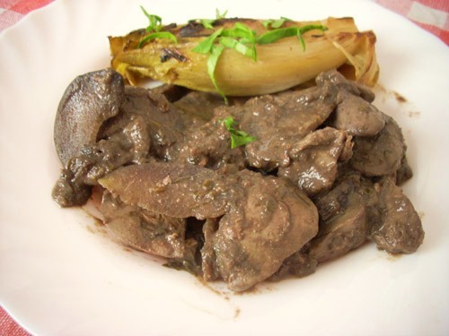 Куриная печень с ткемали и сливами