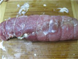 Мясной рулет с черносливом и сыром Ингредиенты: - 500 г свинины (у меня был брусочек задней части)... - 7
