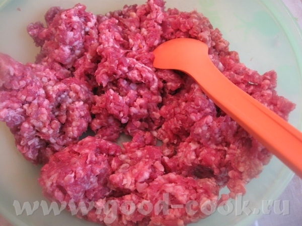 КОТЛЕТЫ С СОЛЕНЫМИ ОГУРЦАМИ Вкусные котлетки с начинкой из соленых огурцов, которые придают пикантн... - 2