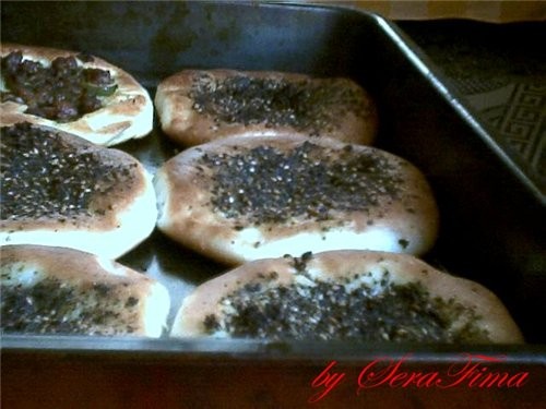 вот сегодня соорудила лепешки с мясом, мини-пиццы и с оливковым маслом и затааром ВКуснЭнька переку... - 2