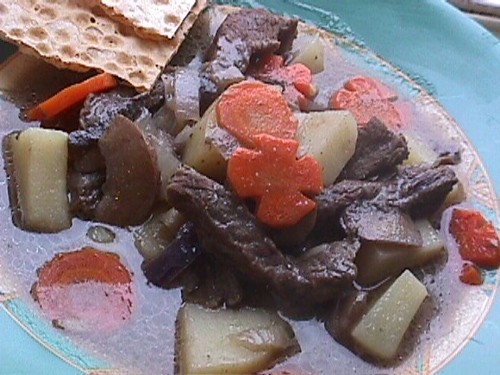 Мясо духовое с грибами 500г говядины 6-7 картофелин 1 луковица 2 морковки 300 г грибов (за неимение...