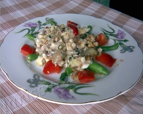 Девочки, предлагаю вам очень вкусный салат, который весьма сытный и отлично подойдёт в качестве сам...
