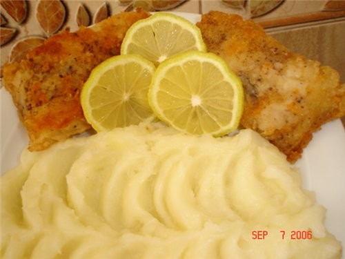 Рыба жареная и картофельное пюре