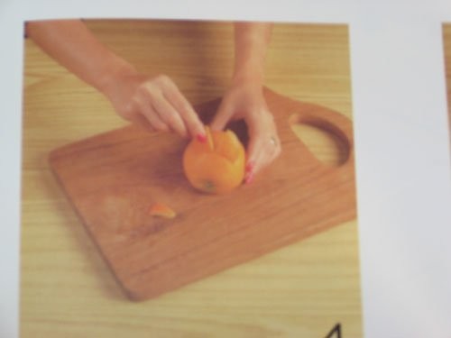 1. Отрезать вдоль апельсина толстый кусок, и поставить аспельсин на этот отрез. 2. От куска отрезат... - 4