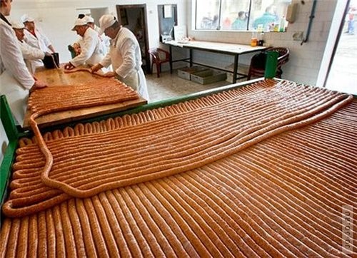 Решили мы дома тут колбаской побаловаться, вот и рецепт нашли: Колбаса Слова автора Маня: "В этот р...