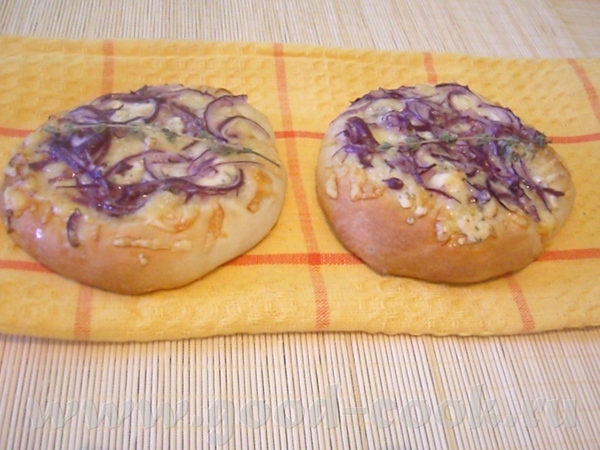 Говядина, тушенная в пиве Голливудский салат с курицей и беконом мини пиццы с рокфором и луком - 3