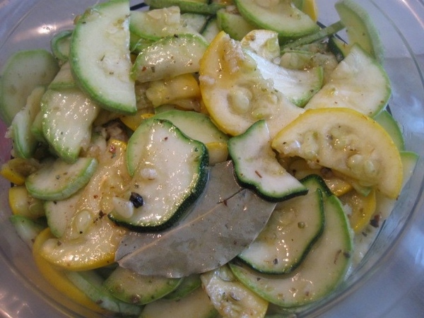 КАБАЧКИ В ОСТРО - СЛАДКОМ МАРИНАДЕ Вкуснейшая закуска из кабачков, приготовленная «на скорую руку»,...