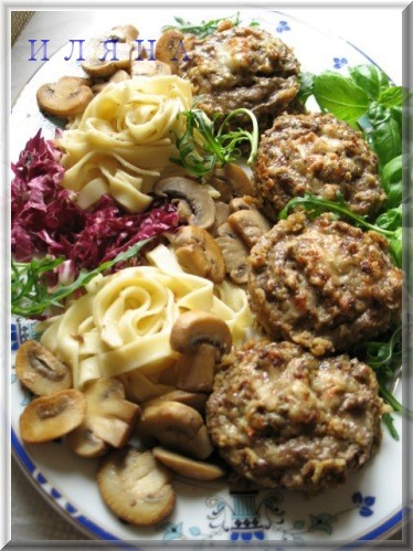 Мясные котлетки - - из духовки, с тальятеллой и грибами