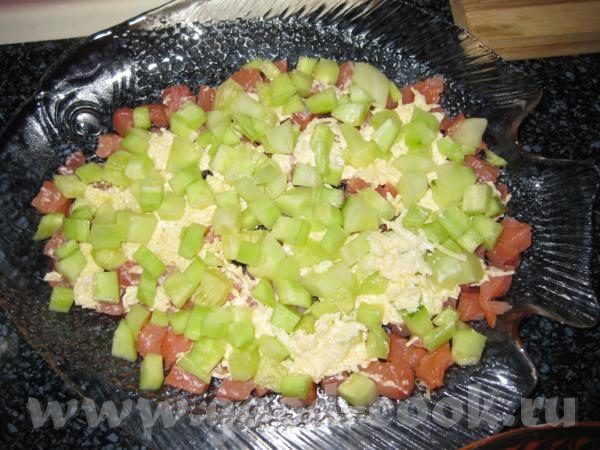 салат с красной рыбкой сырокопчёную сёмгу режем нежными кубиками огурцы-как показывает практика-луч... - 2