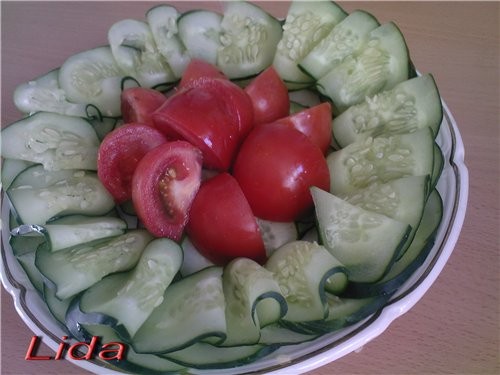 Овощная нарезка (украшение блюда) Огурцы помидоры