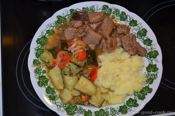 Вчера было скромненько Овощное рагу с тушенным мясом и пюрешка и салатик