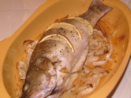 Морской окунь запеченный с фенхелем и лимоном
