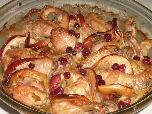 Крылышки с яблоками