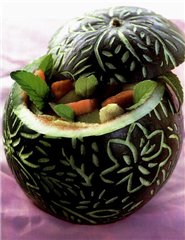 Корзинка из арбуза с фруктовым салатом - 6
