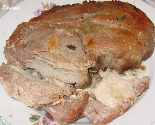 Решила попробовать приготовить свинину в пищевом рукаве, мясо получилось сочное, нежное, ароматное